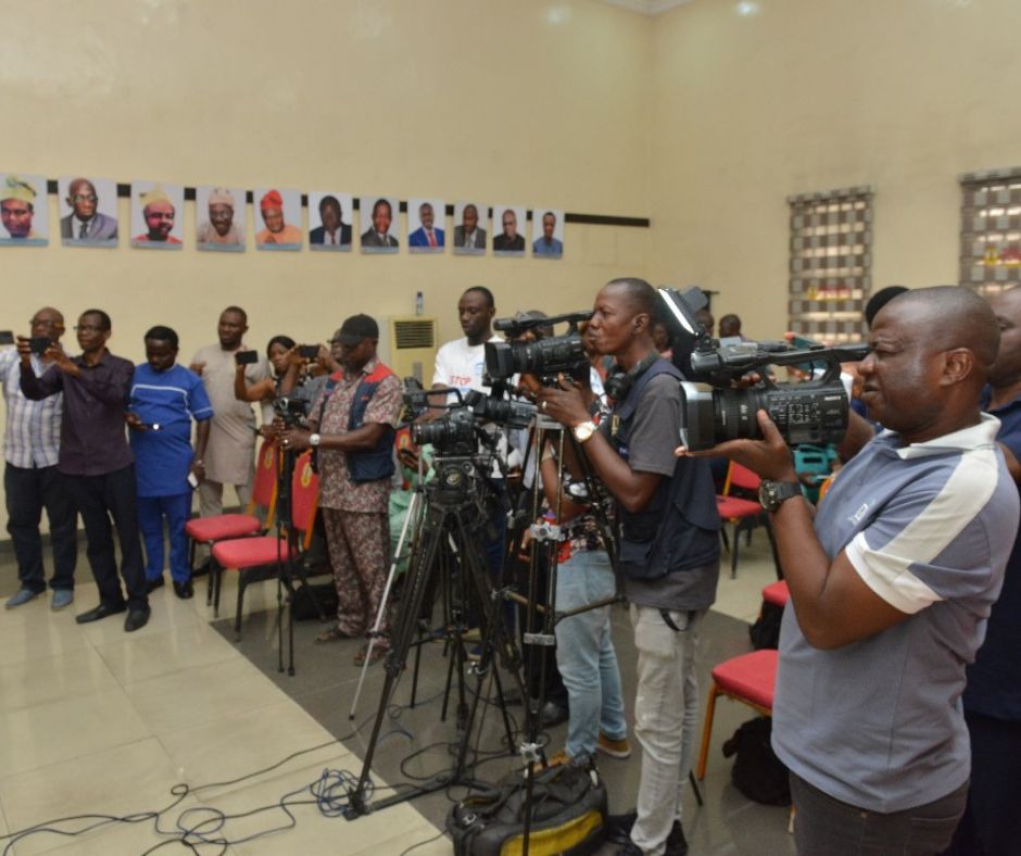 WORLD PRESS BRIEFING:  PENGASSAN URGES FG TO RAISE NNPC STAKE IN DANGOTE REFINERY TO 45%